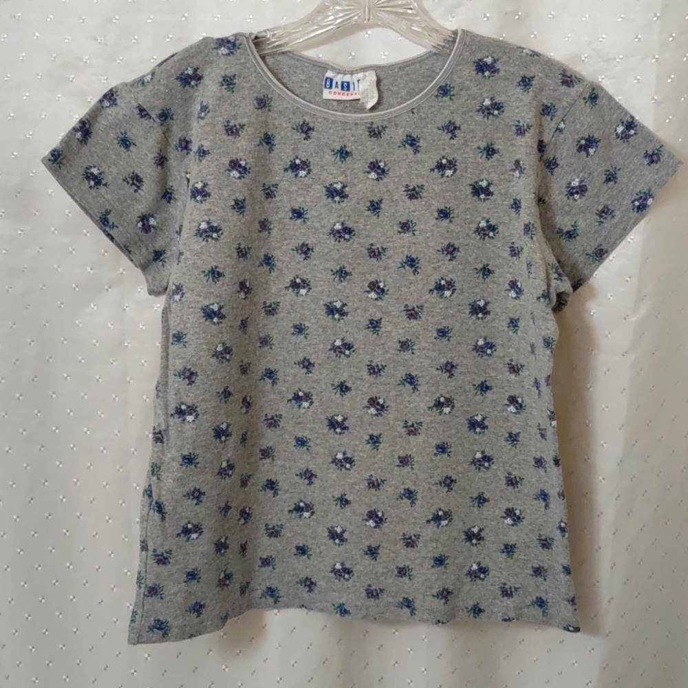Women's Basic Concepts tee, gray and floral, size S